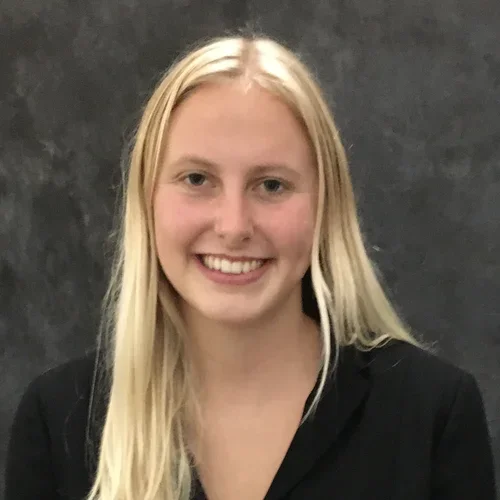 Headshot of Elsa Kronen