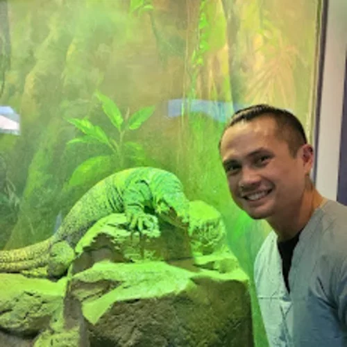 Dr. Briones (2025) making a new friend during conference at the LA Zoo. 